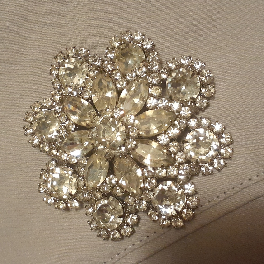 WEISS Vintage Rhinestone Brooch